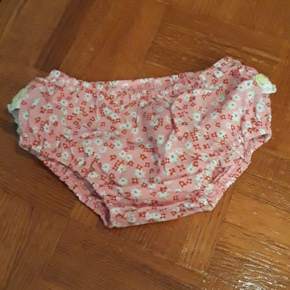 🛎3/$15 Floral & ruffled baby bloomers - Picture 4 of 5